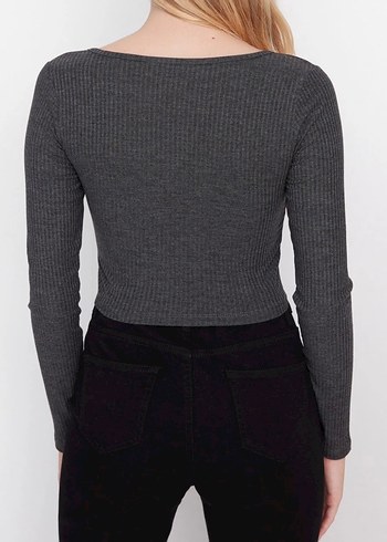 Düğmeli Gri V Yaka Kadın Bluz - Görsel 2