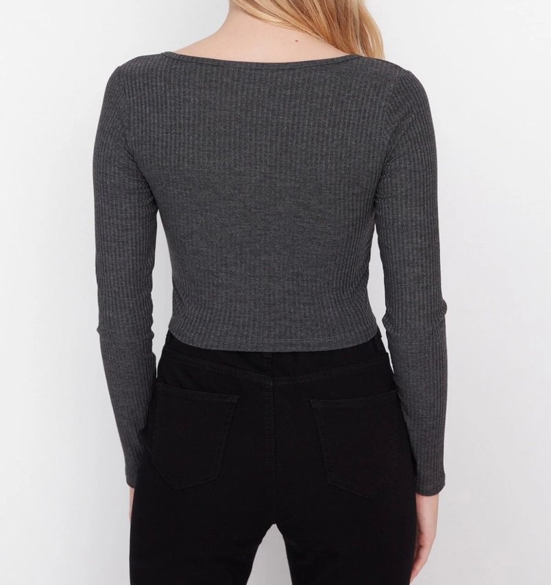 Düğmeli Gri V Yaka Kadın Bluz - Görsel 2