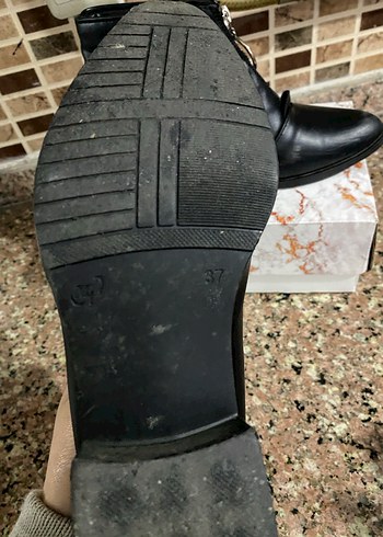 Kadın Siyah Deri Fermuarlı Topuklu Bot - Görsel 2