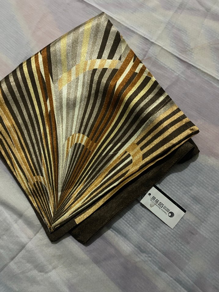 Kahverengi Pileli Kadın Fular - Görsel 2