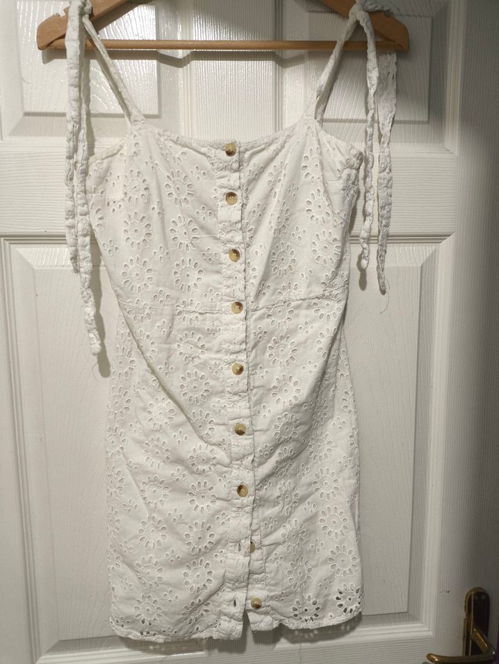 Düğmeli Beyaz Nakışlı Midi Bohem Elbise - Görsel 2