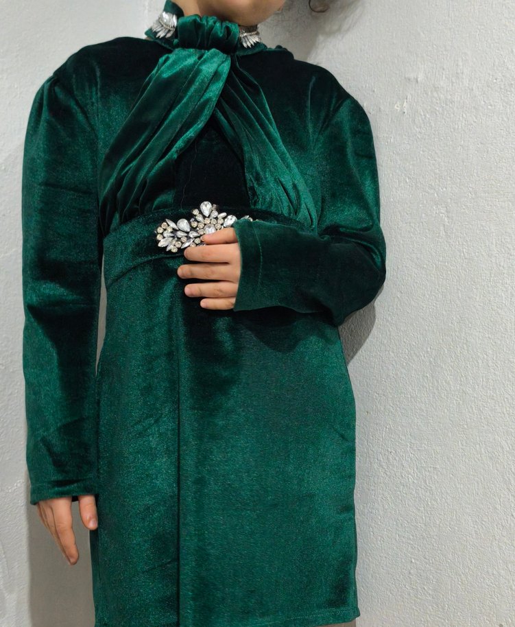 Drapeli Yüksek Yakalı Uzun Kollu Yeşil Abiye Elbise - Görsel 2