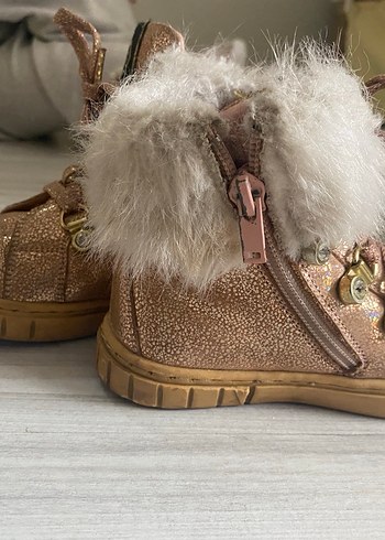 Kız Çocuk Altın Renk Kürklü Desenli Bot - Görsel 3