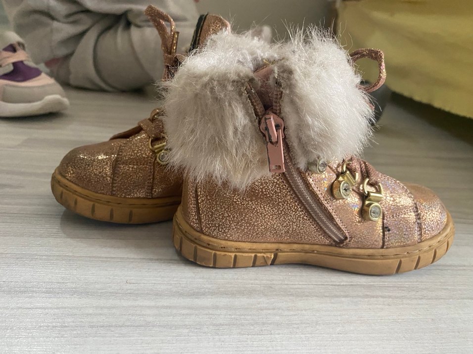 Kız Çocuk Altın Renk Kürklü Desenli Bot - Görsel 3