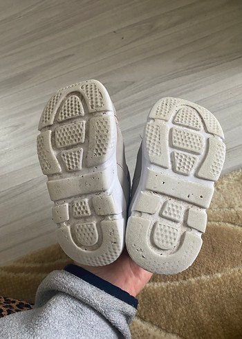 Kız Çocuk Mor Desenli Cırt Cırtlı Spor Ayakkabı - Görsel 4