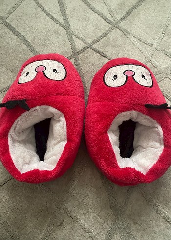 Kırmızı Nakışlı Sıcak Terlik - Görsel 2