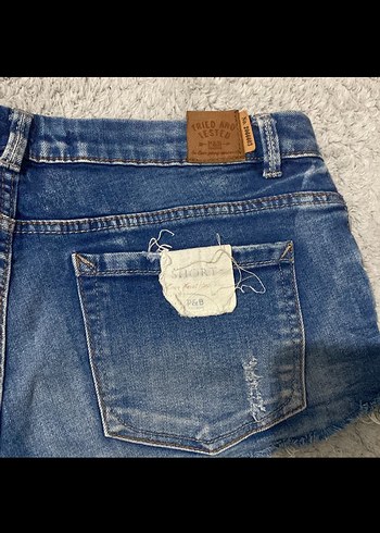 Düğmeli Bağlamalı Desenli Kadın Kot Şort - Görsel 3