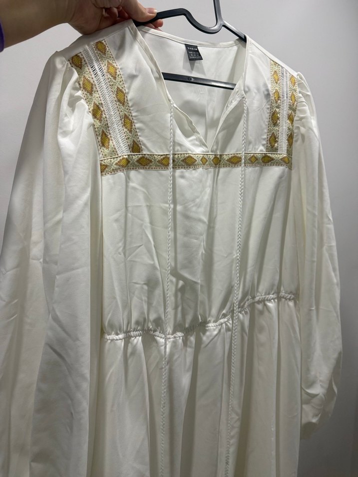 Beyaz Elbise astarlıdır - Görsel 4