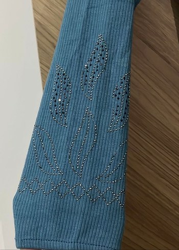 Uzun Kollu Mavi Nakışlı Kadın Bluz - Görsel 3