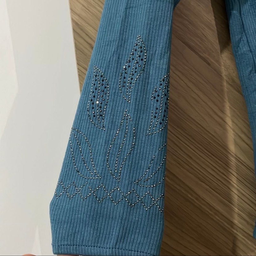 Uzun Kollu Mavi Nakışlı Kadın Bluz - Görsel 3