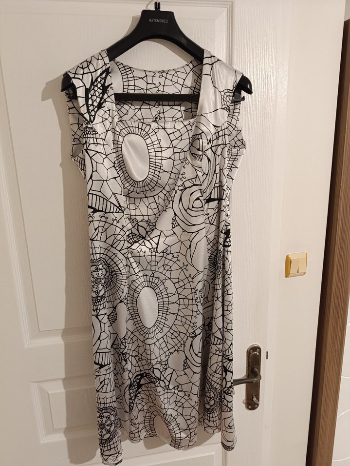 Siyah Desenli Uzun Kadın Takım Elbise - Görsel 4