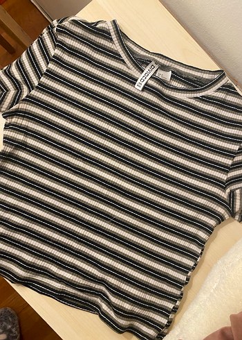Gri Çizgili Kısa Kollu Tişört - Görsel 2