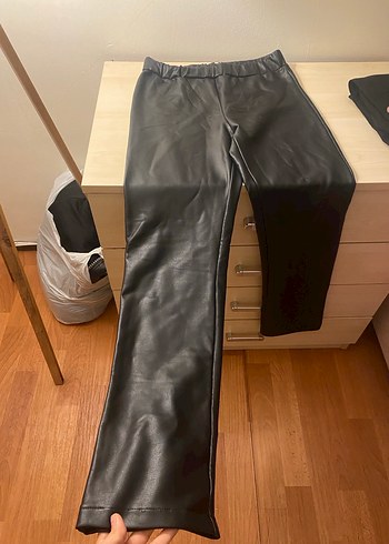 Siyah Deri Kadın Pantolon Midi Boy - Görsel 3