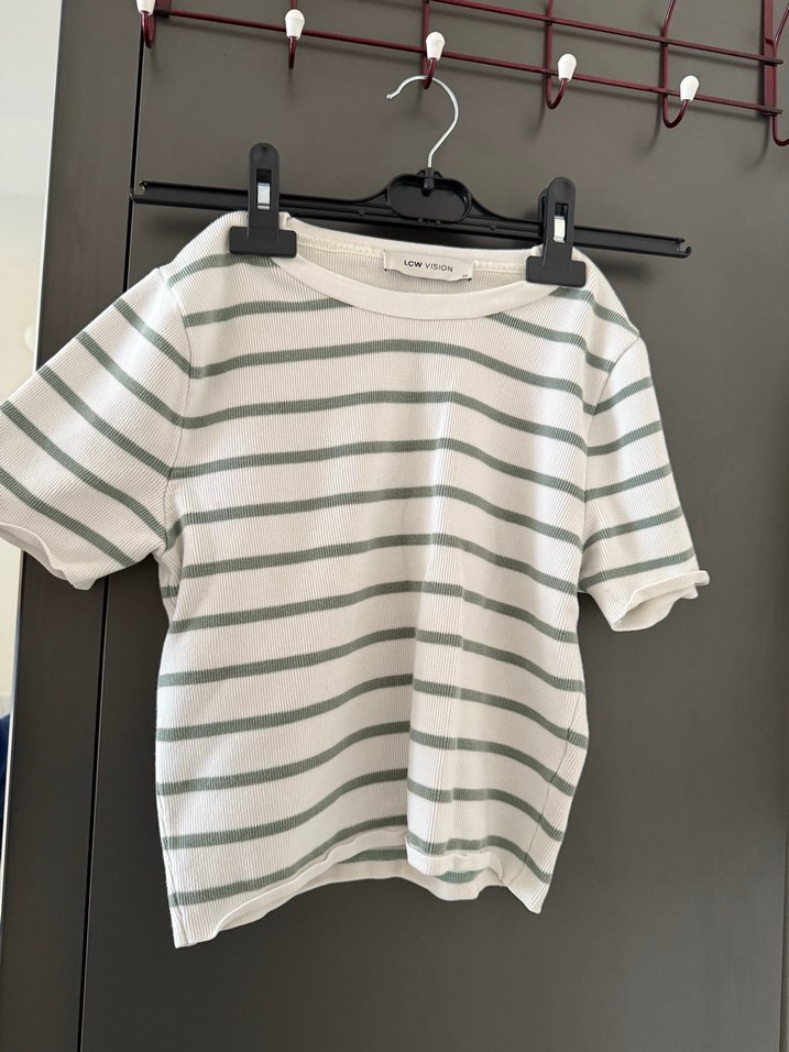 Yeşil Çizgili Kadın Kısa Kollu Tişört - Görsel 2