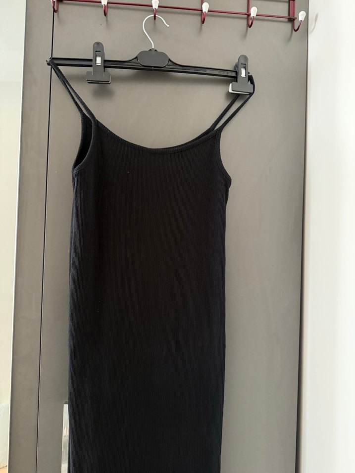 Siyah Uzun İnce Askılı Kadın Elbise - Görsel 2