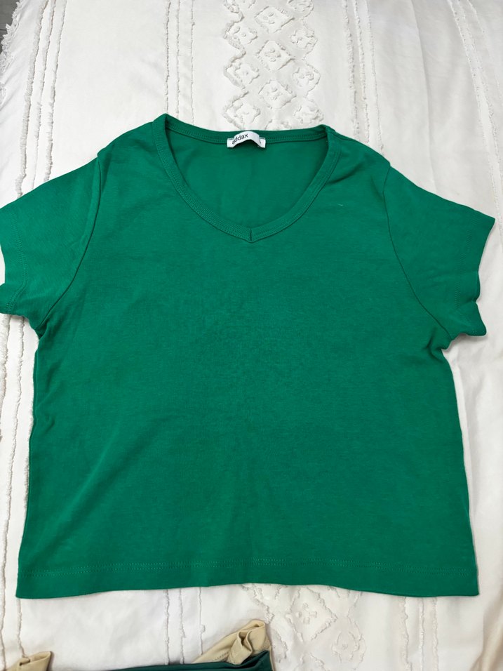 Yeşil V Yaka Kadın Tişört - Görsel 3