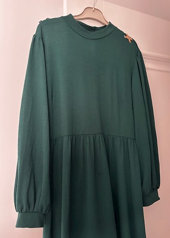 Düğmeli Yüksek Yakalı Uzun Yeşil Elbise - Görsel 2