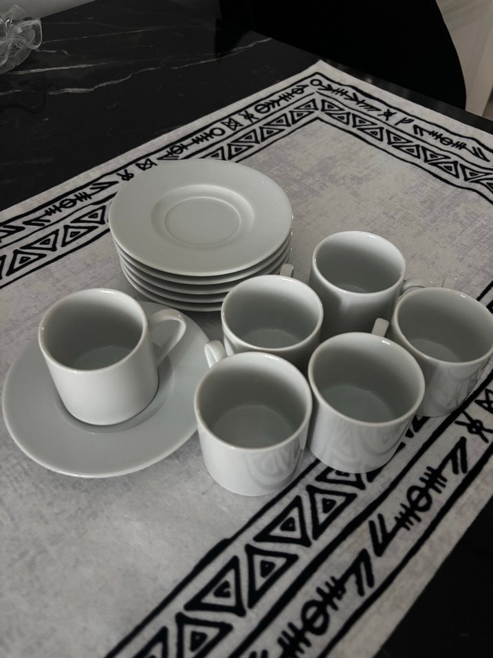 Beyaz Fincan ve Tabak Takımı - Görsel 2