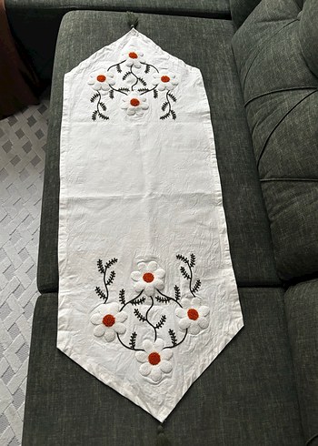 Nakışlı Beyaz Masa Örtüsü - Görsel 2