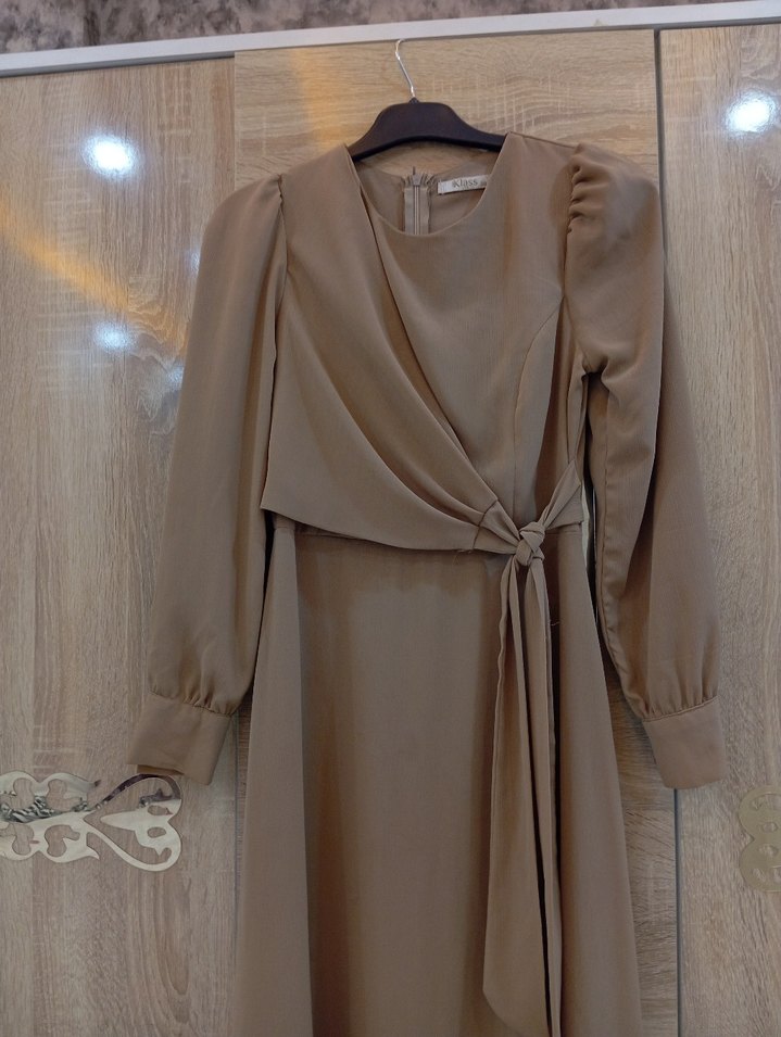 krem rengi belden bağlamalı uzun elbise - Görsel 3