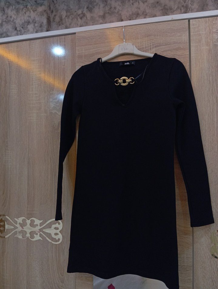 Zincir Detaylı Siyah Süet Mini Elbise - Görsel 2