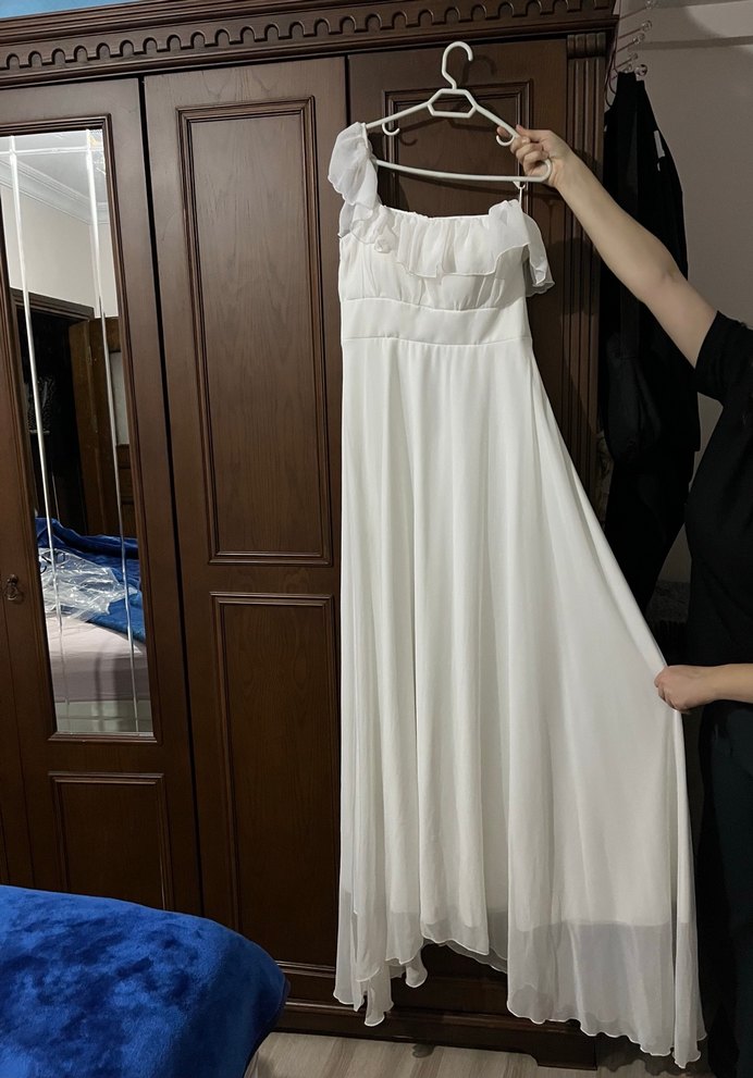 Beyaz Drapeli Uzun Straplez Elbise - Görsel 2