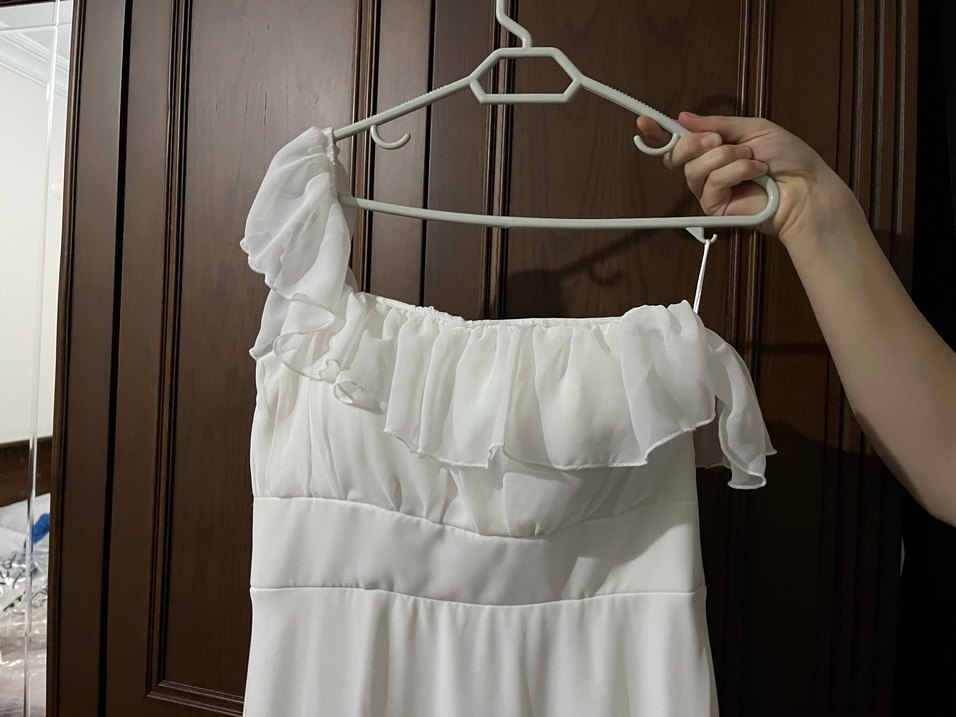 Beyaz Drapeli Uzun Straplez Elbise - Görsel 5