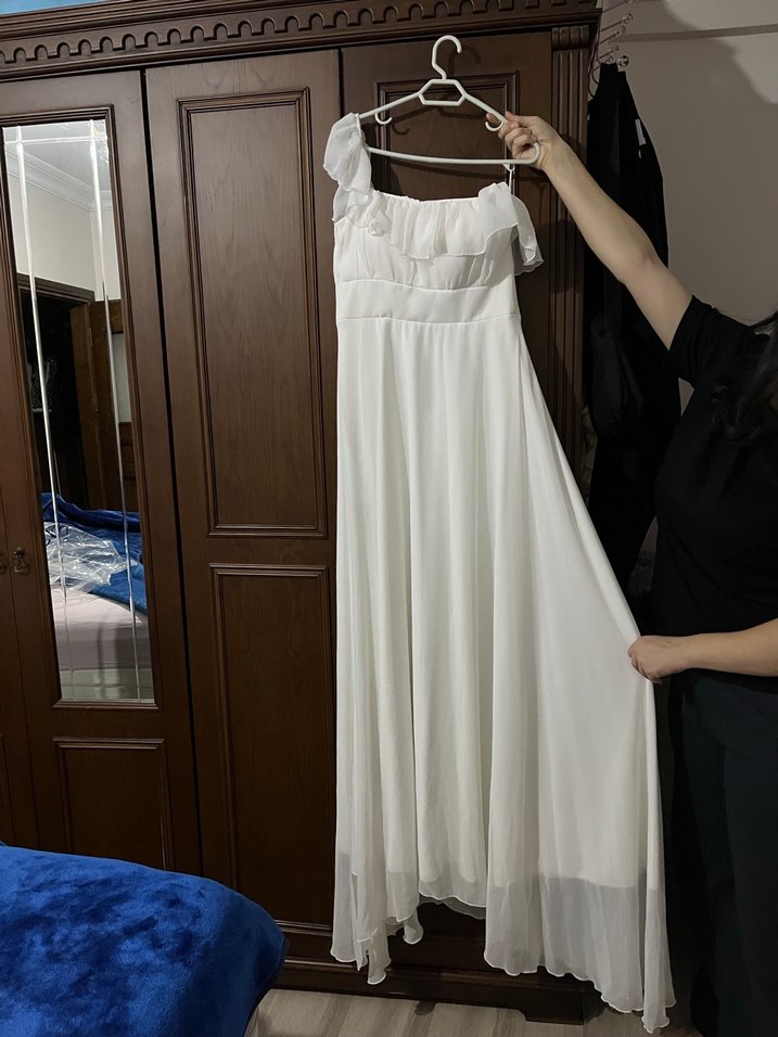 Beyaz Drapeli Uzun Straplez Elbise - Görsel 4