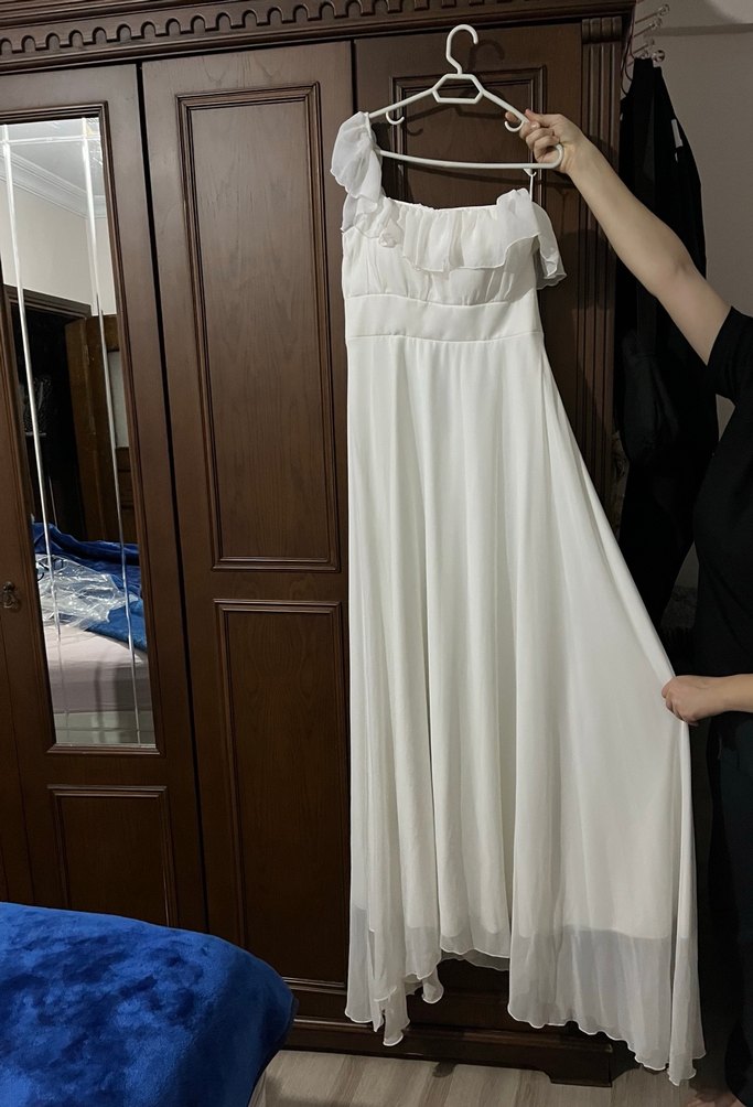 Beyaz Drapeli Uzun Straplez Elbise - Görsel 3