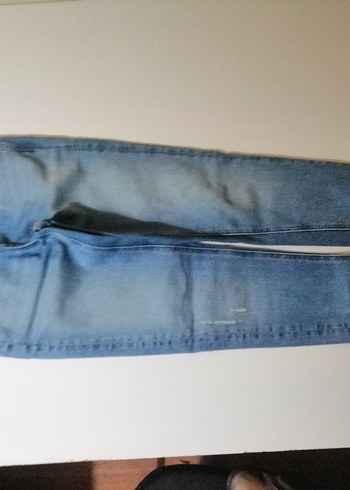 Zara Kadın Mavi Baskılı Denim Jean
Eur 36, USA 4 Mex 26 - Görsel 3
