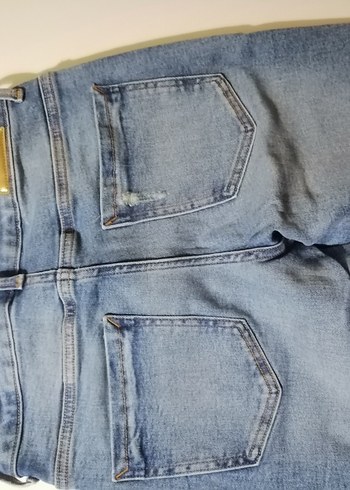 Zara Kadın Mavi Baskılı Denim Jean
Eur 36, USA 4 Mex 26 - Görsel 2