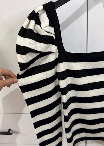 Çizgili Siyah Beyaz Triko kazak - Görsel 2