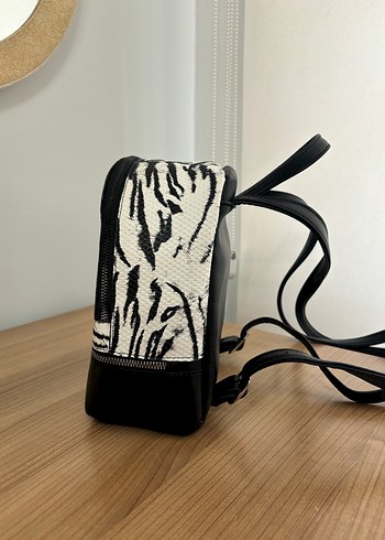 Zebra desenli mini sırt çantası - Görsel 2