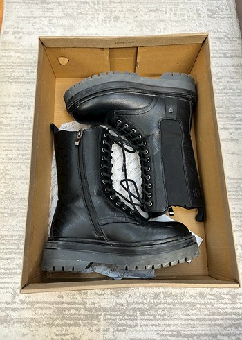 Siyah Deri Platform Topuklu Bağcıklı Goth Bot - Görsel 4