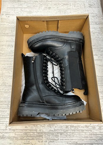 Siyah Deri Platform Topuklu Bağcıklı Goth Bot - Görsel 3