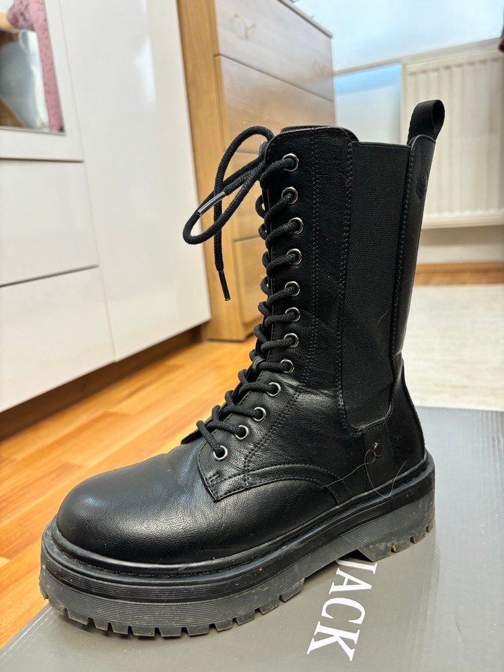 Siyah Deri Platform Topuklu Bağcıklı Goth Bot - Görsel 2