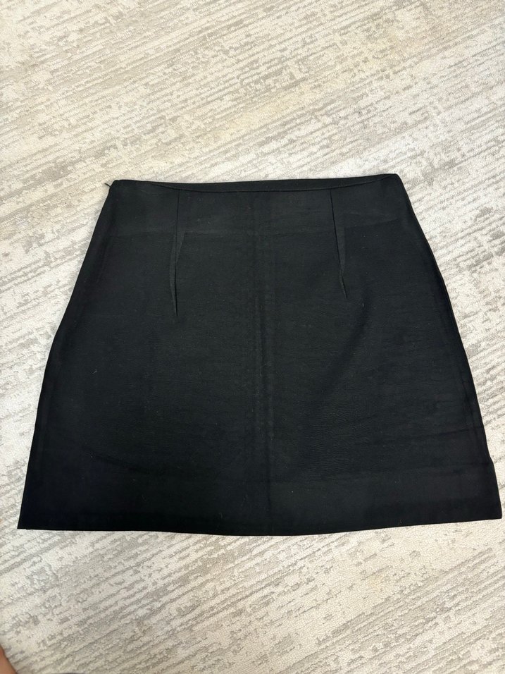 Siyah Pul İşlemeli Mini Etek - Görsel 3