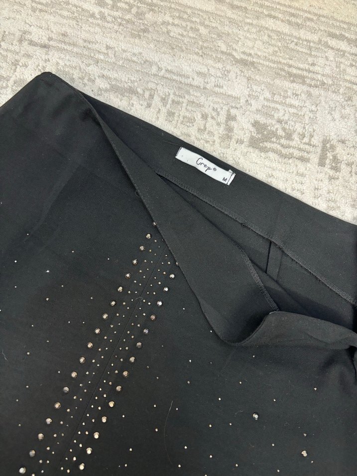 Siyah Pul İşlemeli Mini Etek - Görsel 4