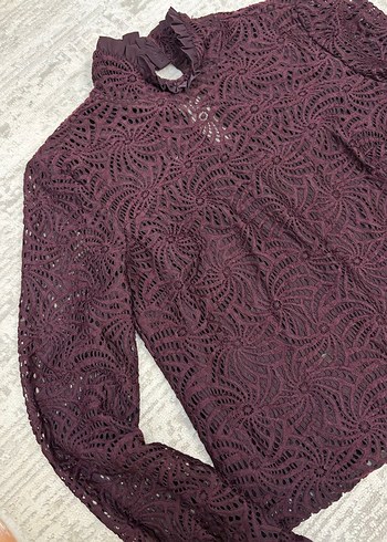 Bordo Dantel İşlemeli Yüksek Yakalı Kadın Bluz - Görsel 2