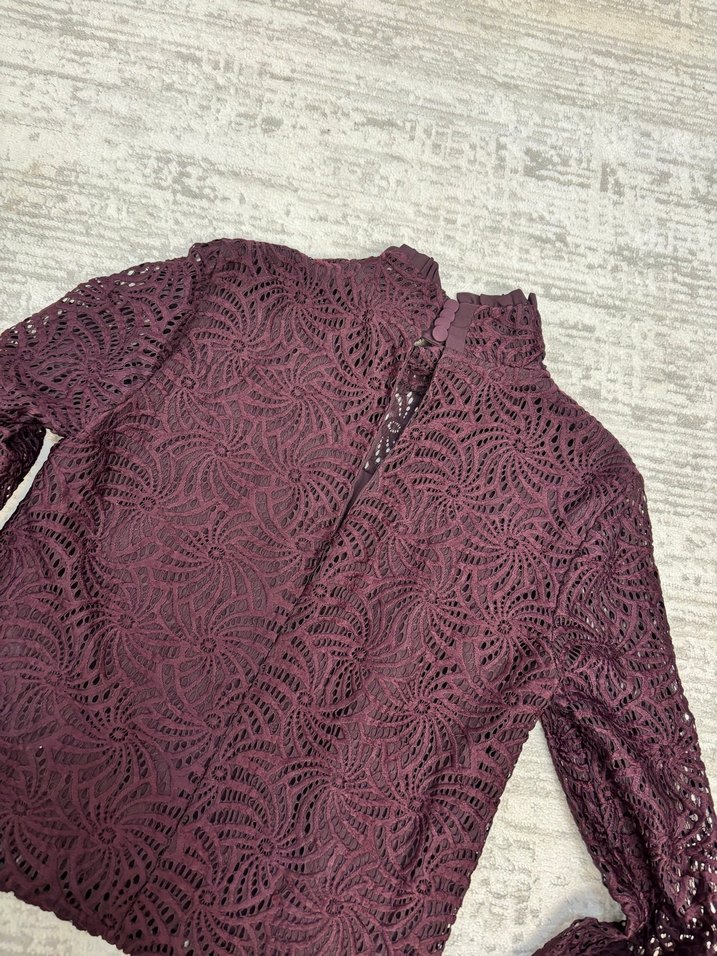 Bordo Dantel İşlemeli Yüksek Yakalı Kadın Bluz - Görsel 3