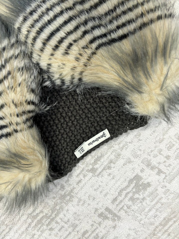 Uzun Gri Zebra Desenli Kürklü Kadın Yelek - Görsel 3