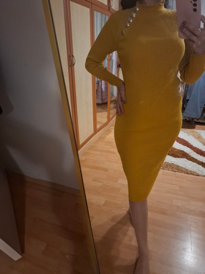 Sarı Yüksek Yakalı Düğmeli Kadın Triko Elbise - Görsel 2