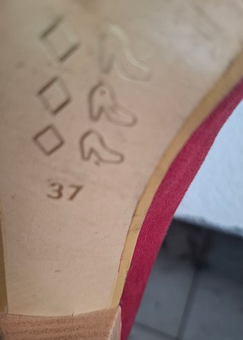 Klasik Kırmızı Süet Stiletto Topuklu Kadın Ayakkabı - Görsel 3