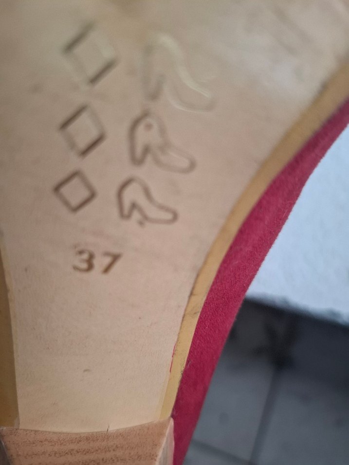 Klasik Kırmızı Süet Stiletto Topuklu Kadın Ayakkabı - Görsel 3