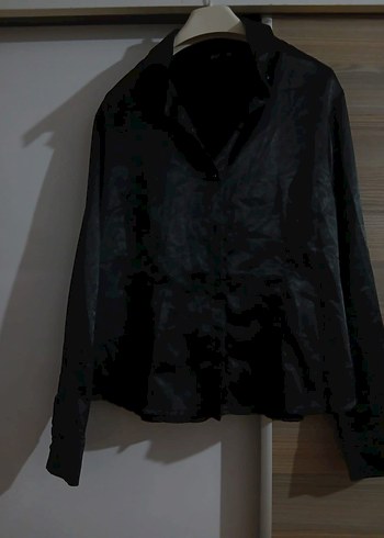 Saten Görünümlü Siyah Uzun Kollu Gömlek - Görsel 3