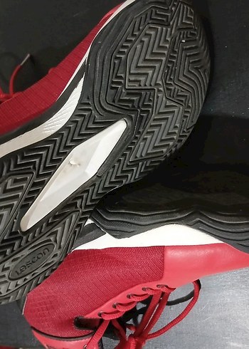 Kırmızı Desenli Bağcıklı Basketbol Ayakkabısı - Görsel 3