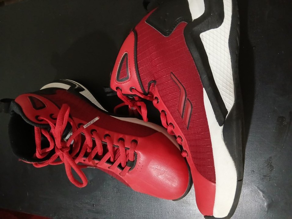 Kırmızı Desenli Bağcıklı Basketbol Ayakkabısı - Görsel 2