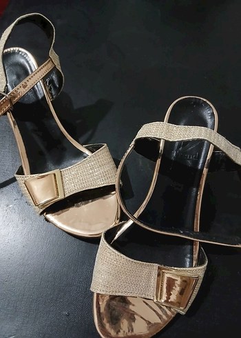 Altın Renkli Klasik Topuklu Kadın Ayakkabı - Görsel 2