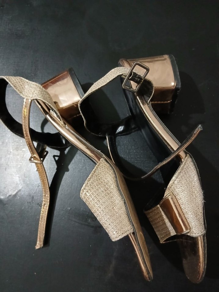 Altın Renkli Klasik Topuklu Kadın Ayakkabı - Görsel 3