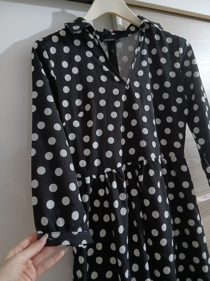 Uzun Kollu Puantiyeli Siyah Elbise - Görsel 3